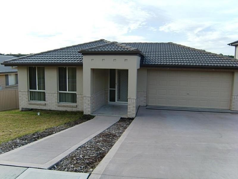 4 Clarkstone Avenue, Cameron Park NSW 2285