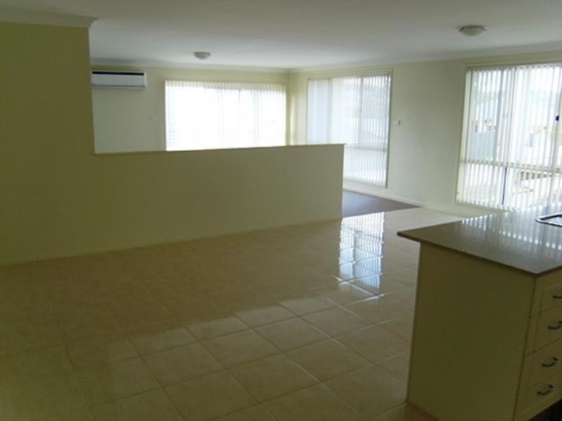 4 Clarkstone Avenue, Cameron Park NSW 2285