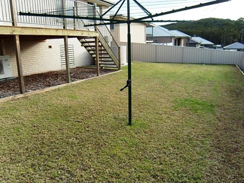 4 Clarkstone Avenue, Cameron Park NSW 2285