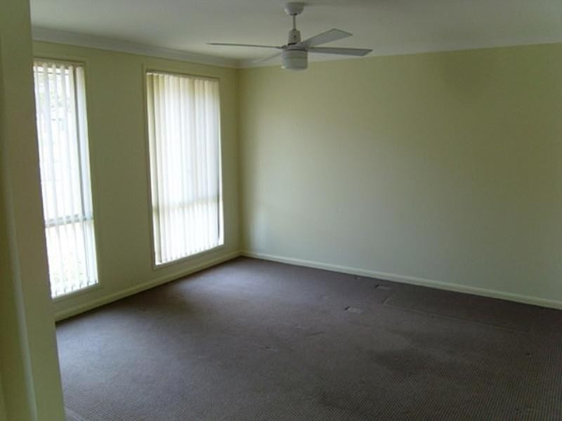 4 Clarkstone Avenue, Cameron Park NSW 2285