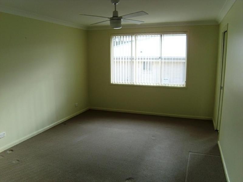 4 Clarkstone Avenue, Cameron Park NSW 2285