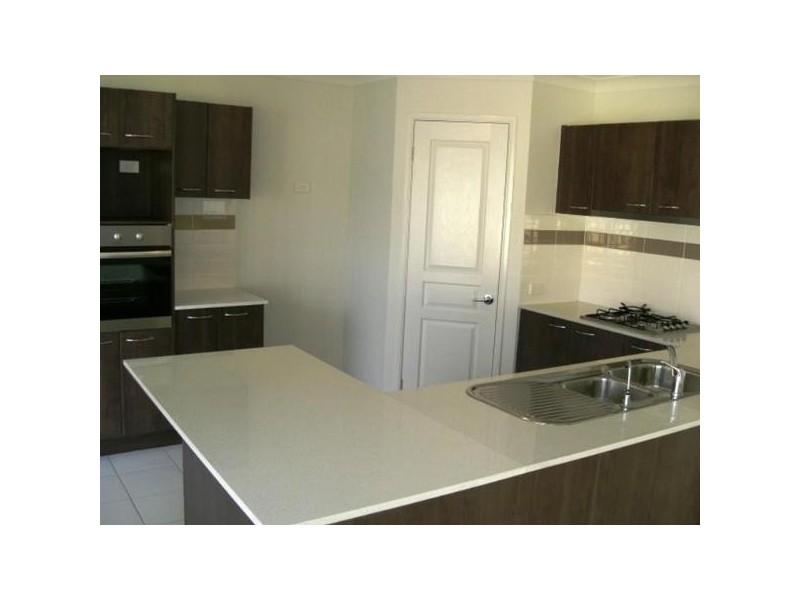 26 Lakeaire Circuit, Cameron Park NSW 2285