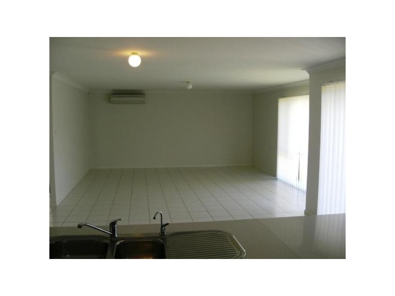 26 Lakeaire Circuit, Cameron Park NSW 2285