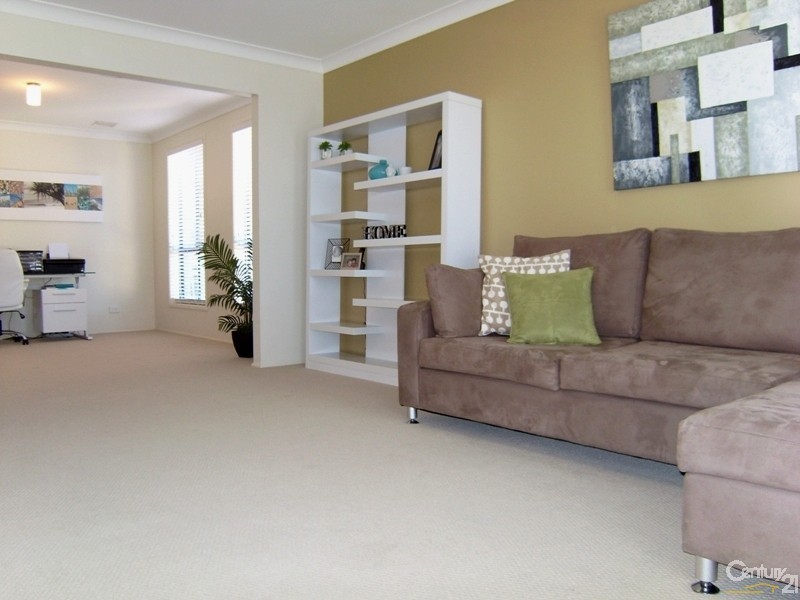 8 Libertas Road, Cameron Park NSW 2285