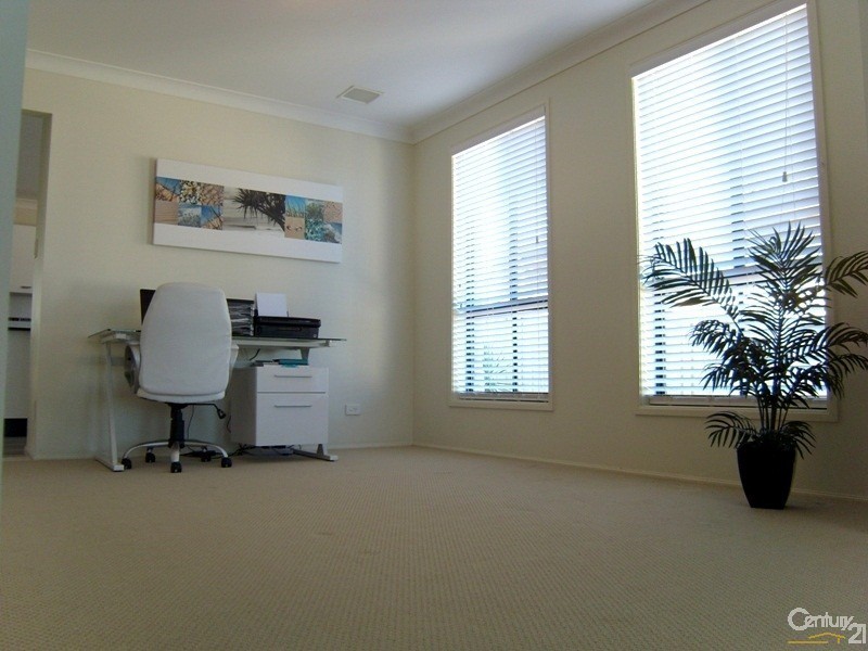 8 Libertas Road, Cameron Park NSW 2285