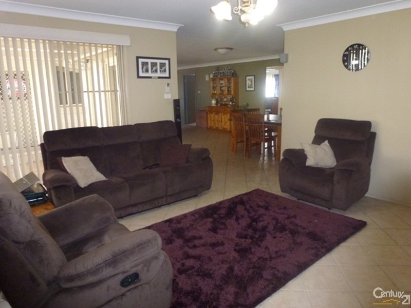 15 Toucan Close, Cameron Park NSW 2285