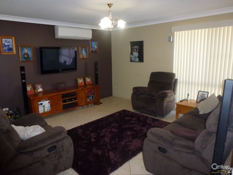 15 Toucan Close, Cameron Park NSW 2285