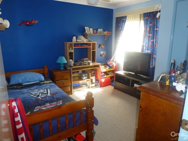 15 Toucan Close, Cameron Park NSW 2285
