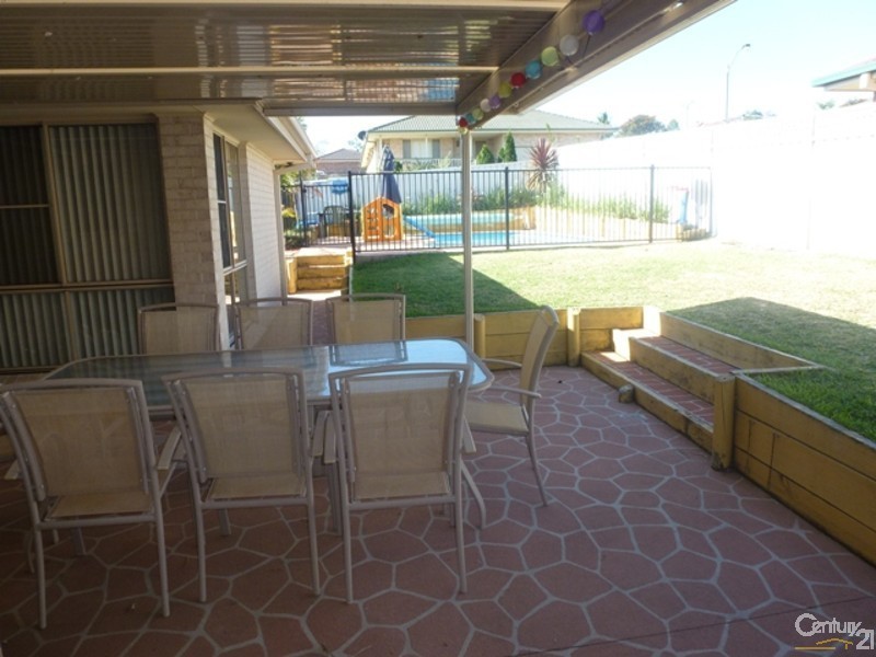 15 Toucan Close, Cameron Park NSW 2285
