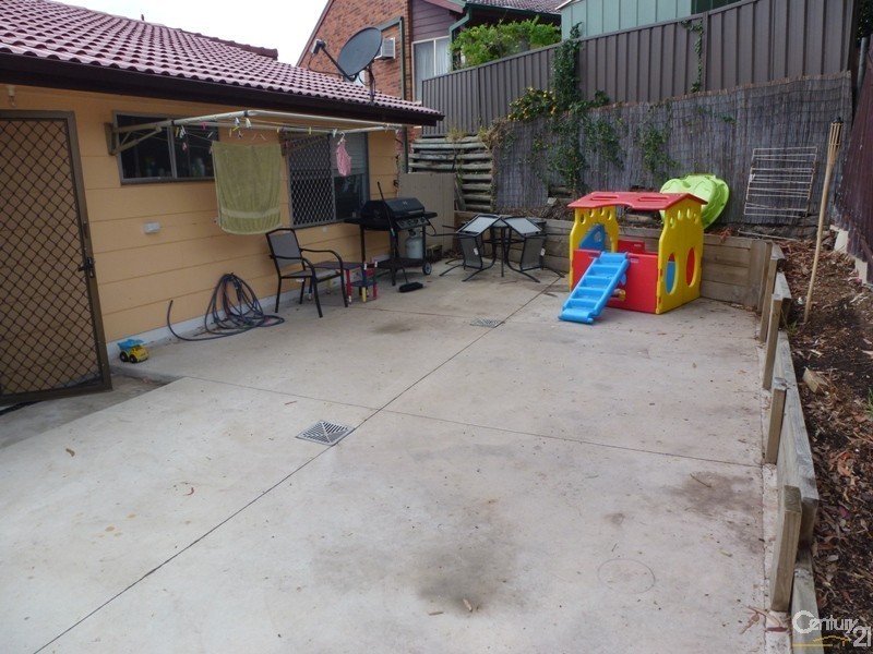 10 Taranaki Place, Macquarie Hills NSW 2285