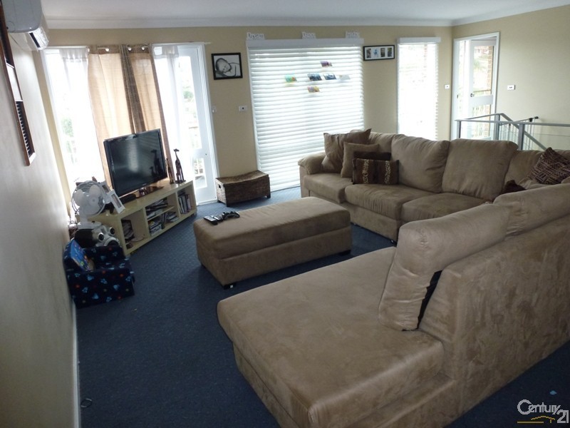 10 Taranaki Place, Macquarie Hills NSW 2285