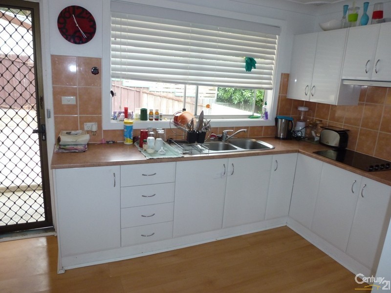10 Taranaki Place, Macquarie Hills NSW 2285