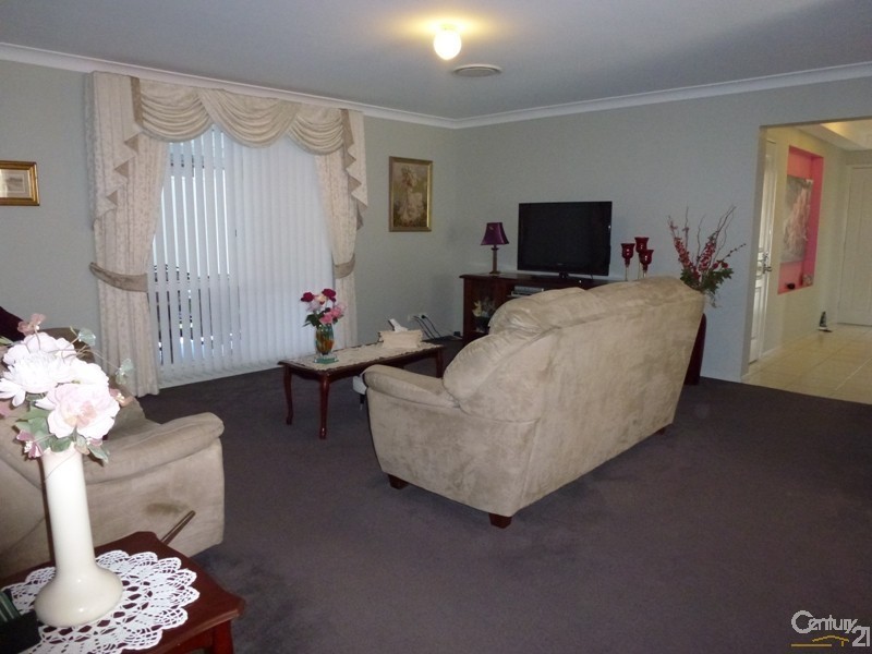 22 Lakeaire Circuit, Cameron Park NSW 2285