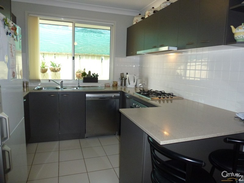 22 Lakeaire Circuit, Cameron Park NSW 2285