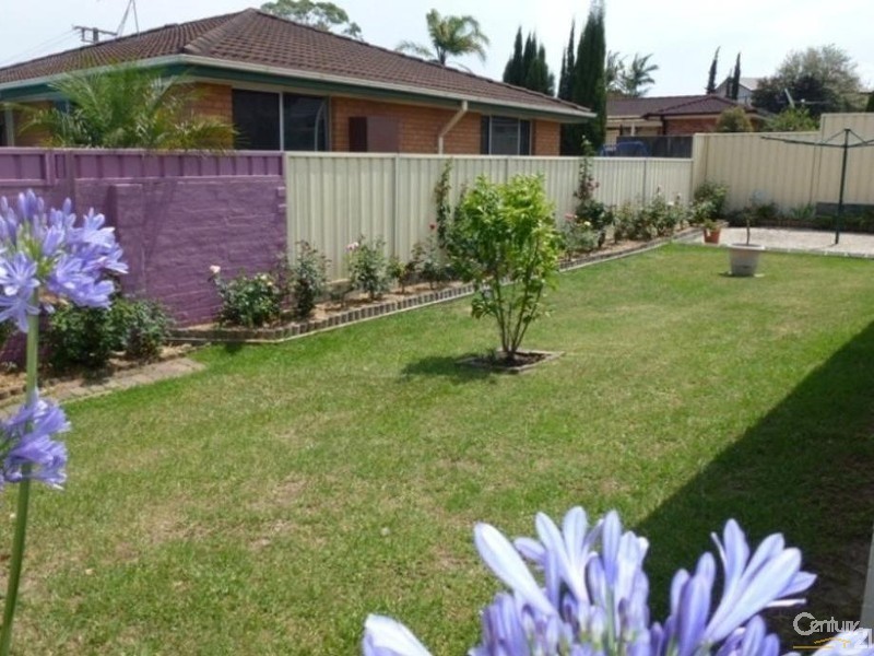 22 Lakeaire Circuit, Cameron Park NSW 2285