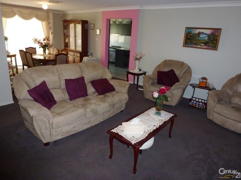 22 Lakeaire Circuit, Cameron Park NSW 2285