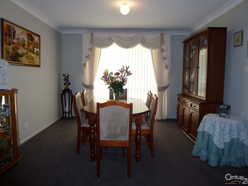 22 Lakeaire Circuit, Cameron Park NSW 2285
