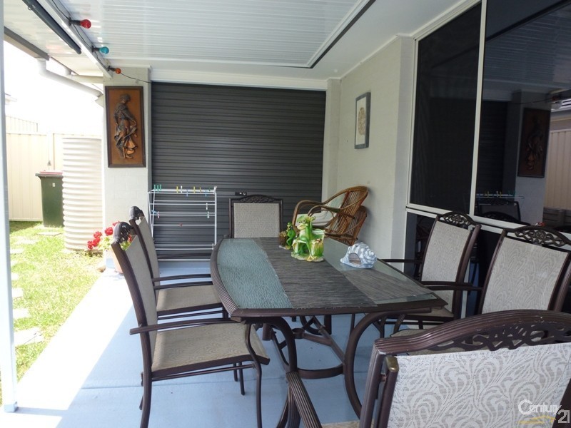 22 Lakeaire Circuit, Cameron Park NSW 2285