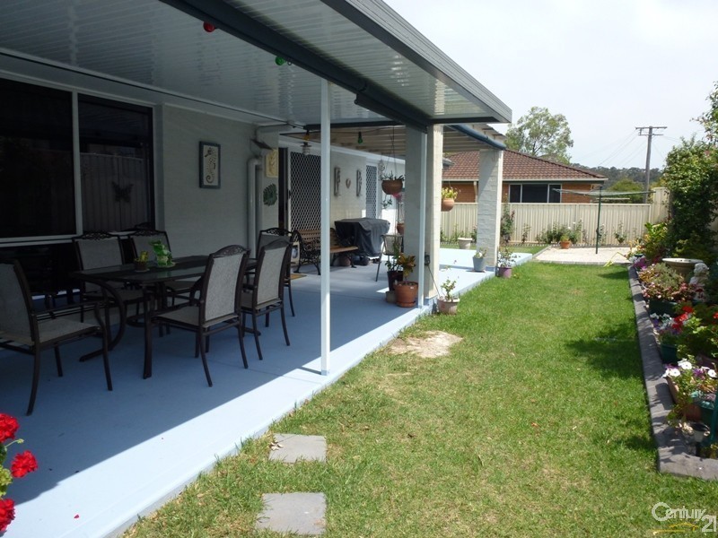 22 Lakeaire Circuit, Cameron Park NSW 2285