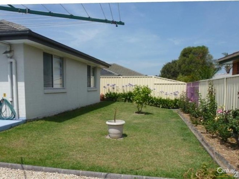 22 Lakeaire Circuit, Cameron Park NSW 2285