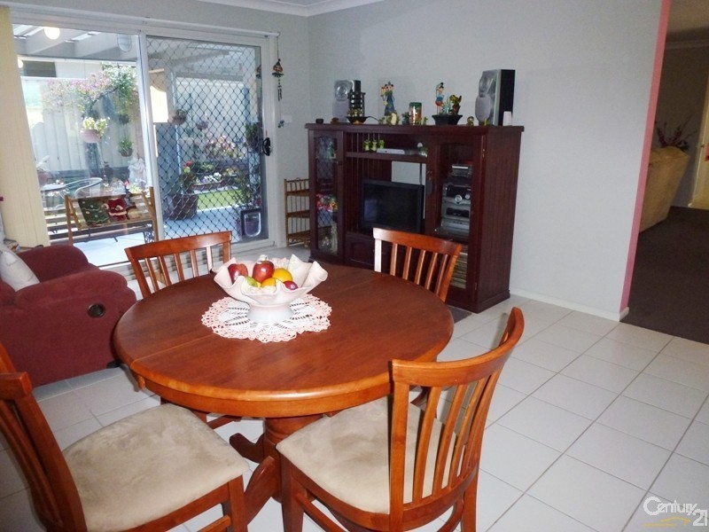22 Lakeaire Circuit, Cameron Park NSW 2285