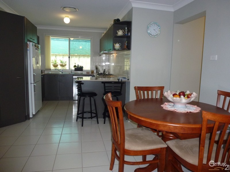 22 Lakeaire Circuit, Cameron Park NSW 2285