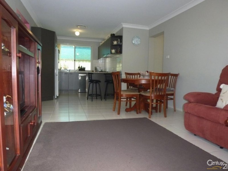 22 Lakeaire Circuit, Cameron Park NSW 2285