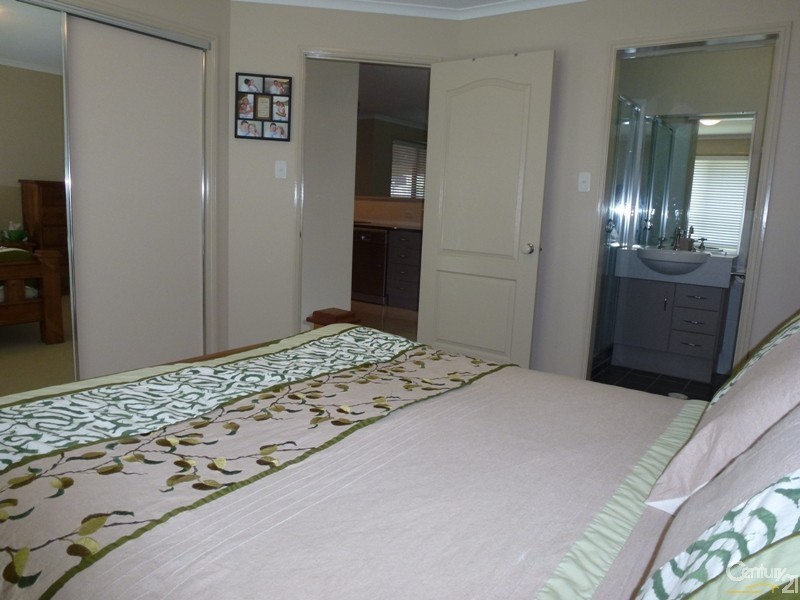 49 Northridge Drive, Cameron Park NSW 2285