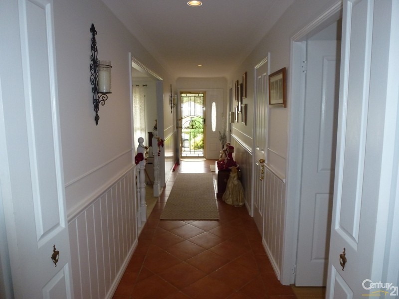 21 Bracken Close, Cameron Park NSW 2285