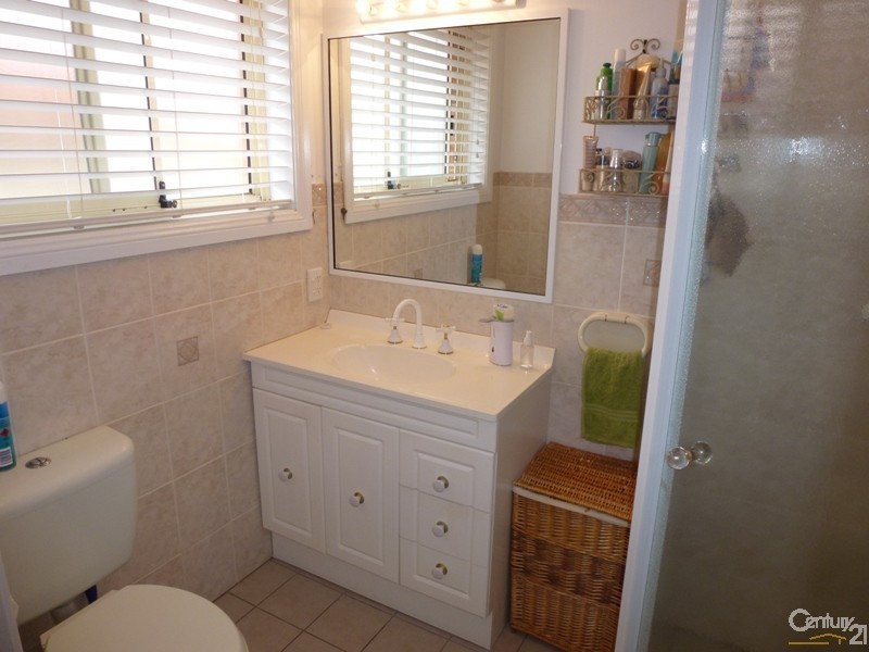 21 Bracken Close, Cameron Park NSW 2285