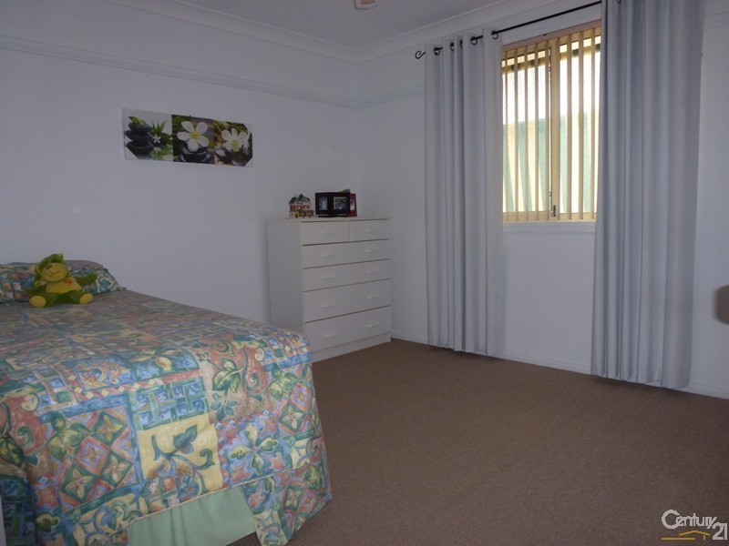 21 Bracken Close, Cameron Park NSW 2285