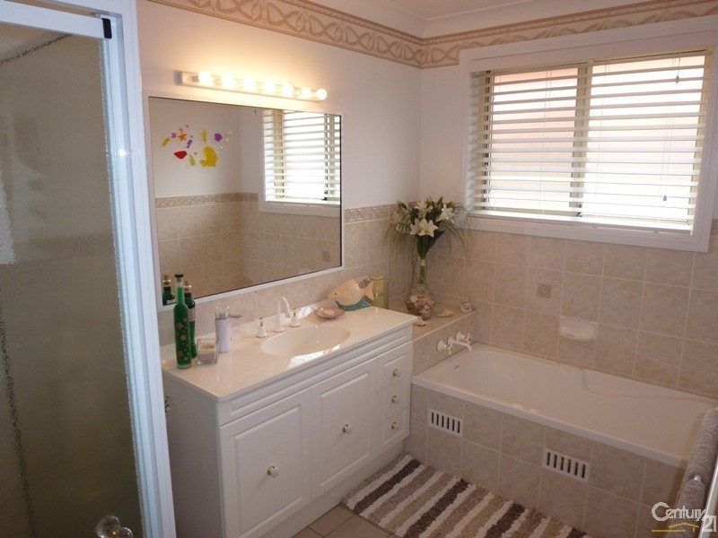 21 Bracken Close, Cameron Park NSW 2285