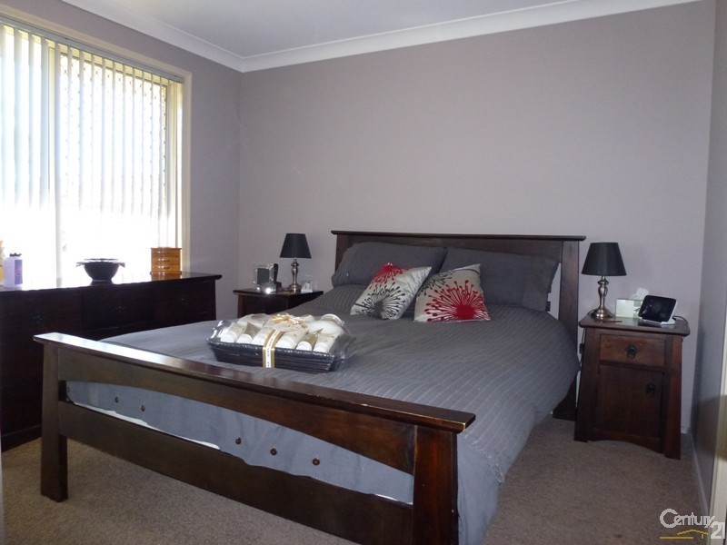 9 Grove Place, Cameron Park NSW 2285