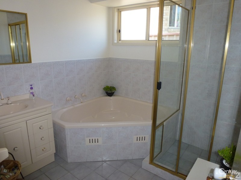 9 Grove Place, Cameron Park NSW 2285