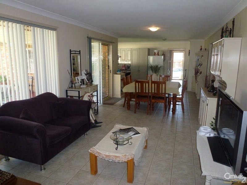 9 Grove Place, Cameron Park NSW 2285