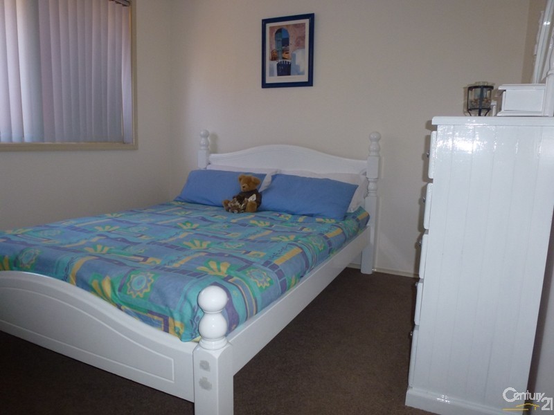 9 Grove Place, Cameron Park NSW 2285