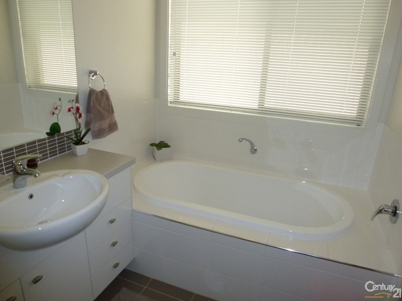 14 Tianie Street, Cameron Park NSW 2285