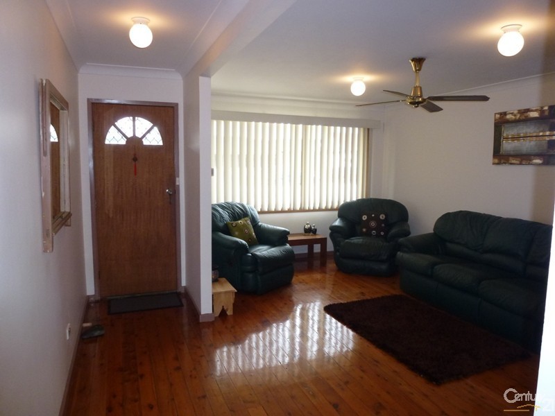 11 Oakville Road, Edgeworth NSW 2285