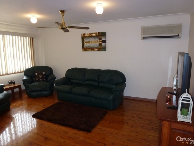 11 Oakville Road, Edgeworth NSW 2285