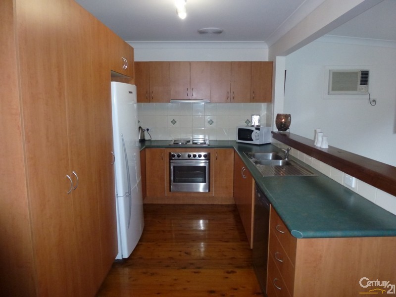 11 Oakville Road, Edgeworth NSW 2285