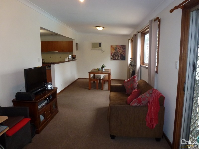 11 Oakville Road, Edgeworth NSW 2285