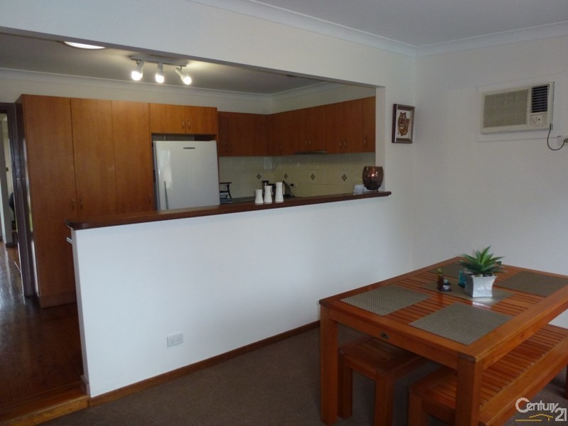 11 Oakville Road, Edgeworth NSW 2285