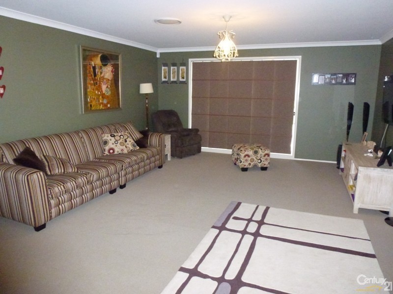 24 Billabong Drive, Cameron Park NSW 2285