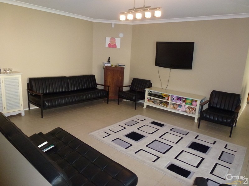 24 Billabong Drive, Cameron Park NSW 2285