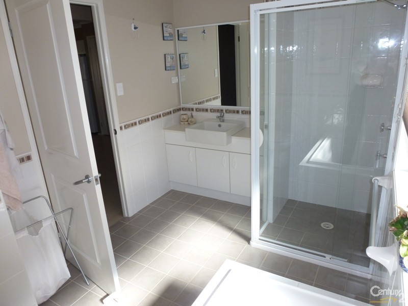 24 Billabong Drive, Cameron Park NSW 2285