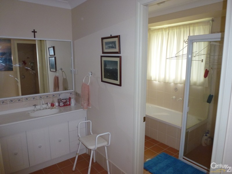 66 Flamingo Drive, Cameron Park NSW 2285