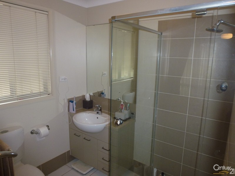 15 Lakeaire Circuit, Cameron Park NSW 2285