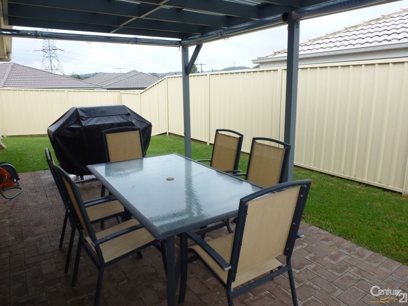 15 Lakeaire Circuit, Cameron Park NSW 2285