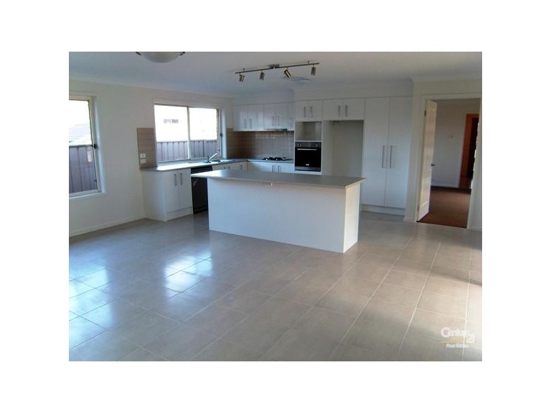 4 Quartz Place, Cameron Park NSW 2285