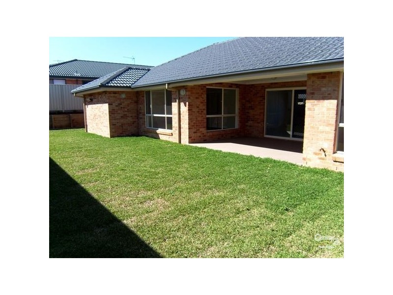 4 Quartz Place, Cameron Park NSW 2285